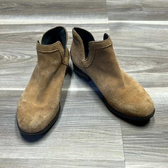 Sorel slip  on suede booties size 8.5 - Picture 1 of 12